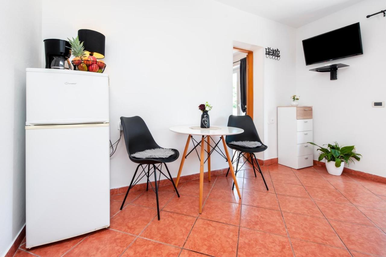 Apartment Biggy โรวีน ภายนอก รูปภาพ